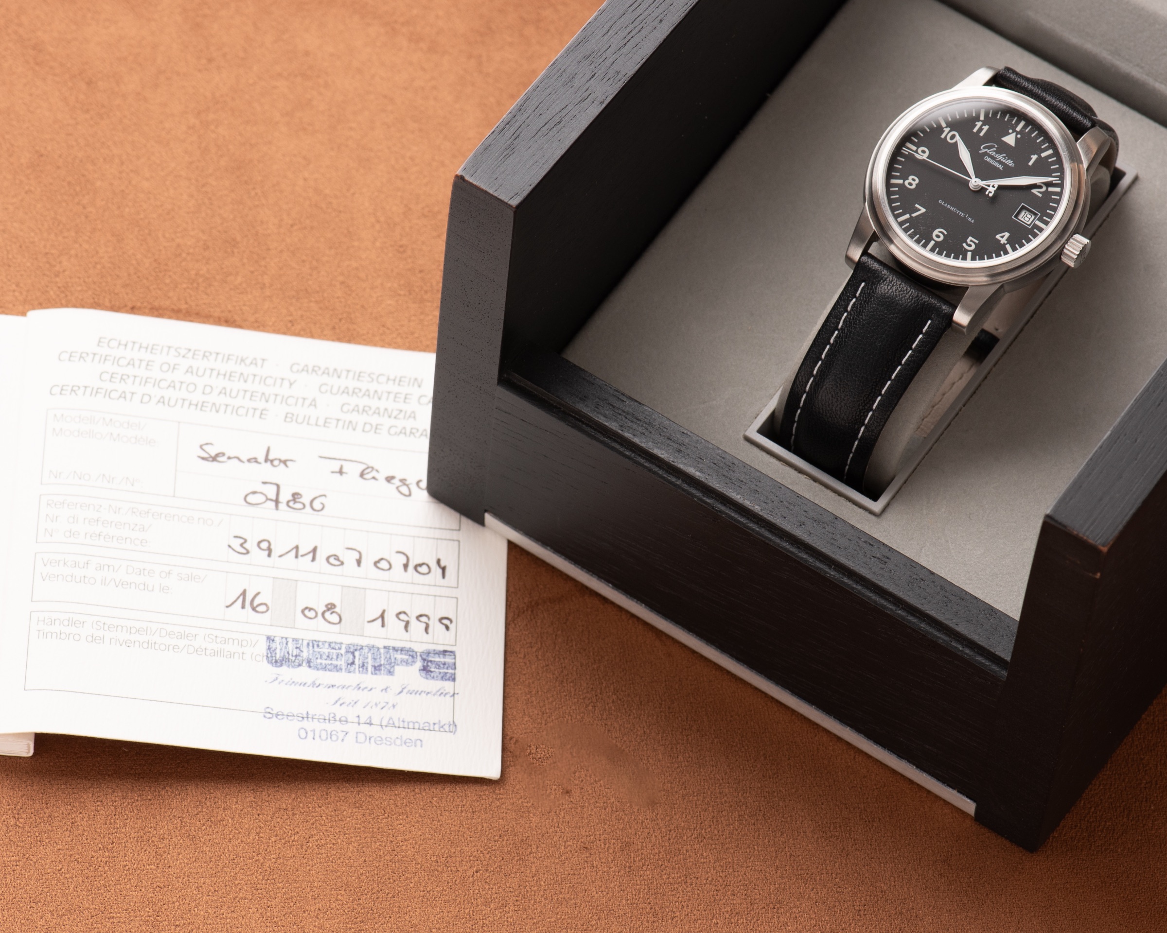 Vue de Glashütte Original Senator Navigator — cadran noir — Réf. 39-11-07-07-04 — 1999